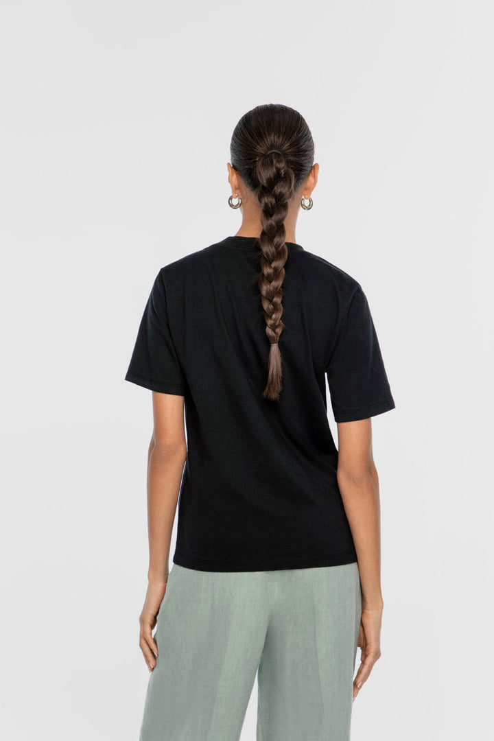 Essential Organic Cotton T-shirt - dāl the label-Black